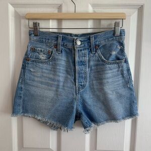 Levi’s Premium Light Wash Ribcage Shorts Size 25